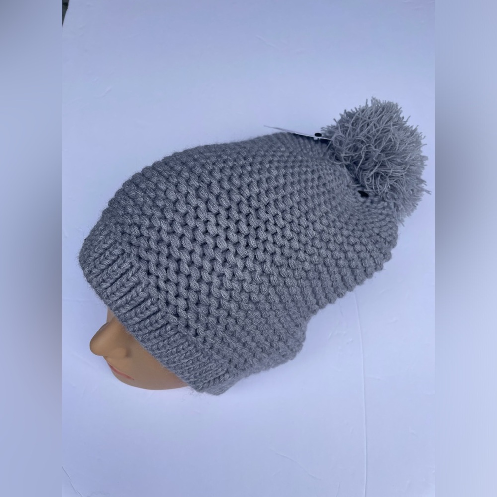 UGG Gray Knit Beanie for Women.
NWT 
MSRP $60
Light Gray - Picture 15 of 16